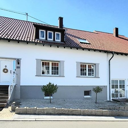 Schicke Komfortwohnung Zum Wohlfuehlen Merchweiler Exterior photo